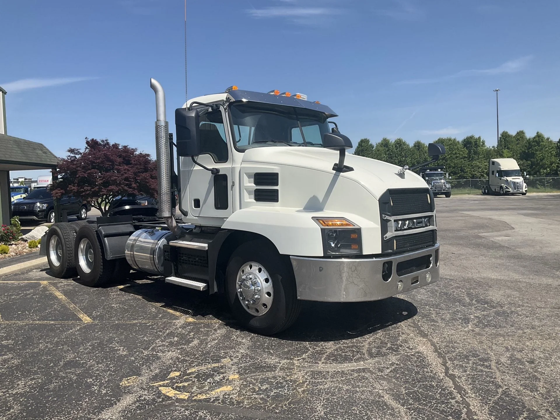 2019 Mack Anthem - image 3