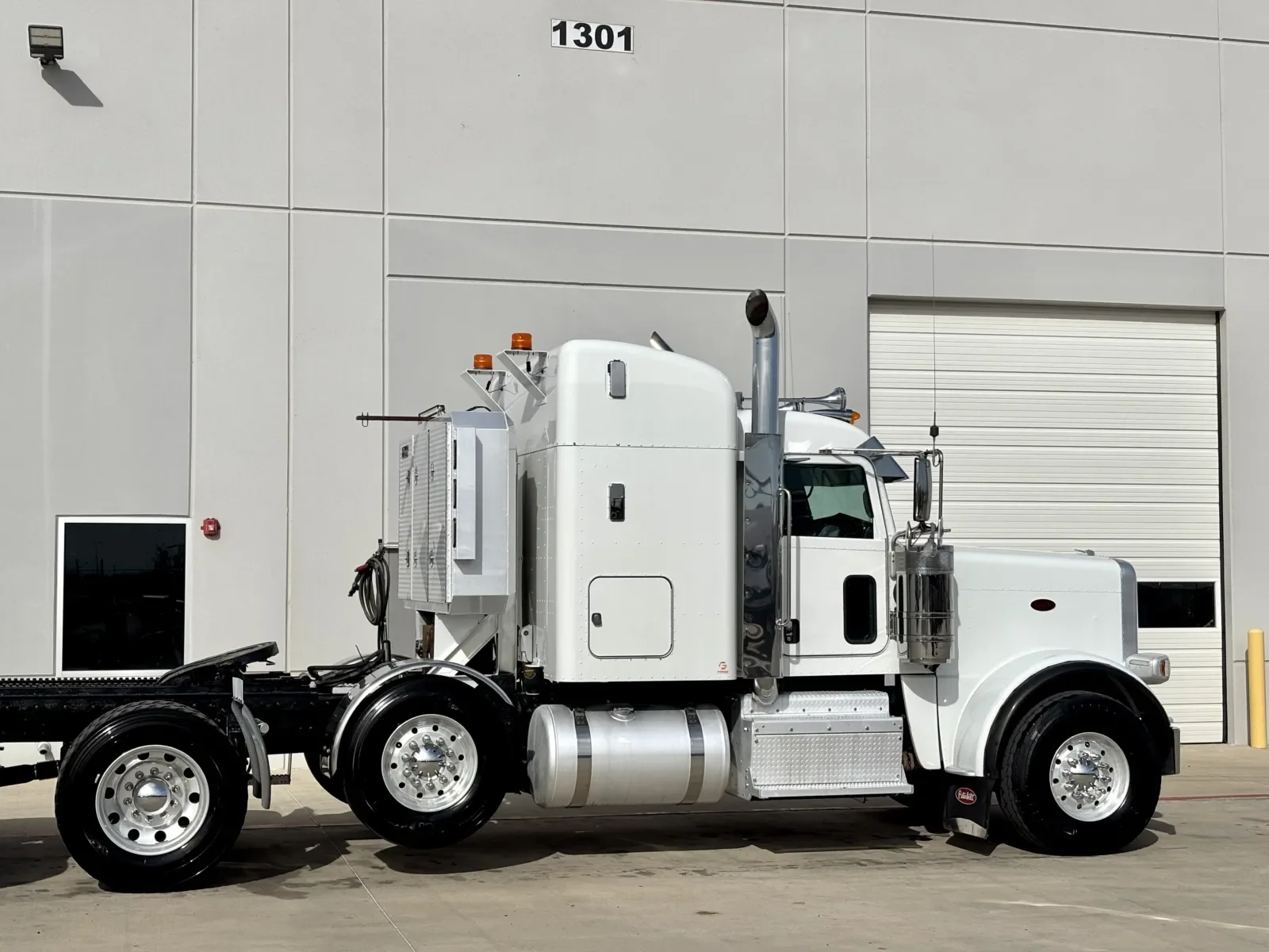 2017 Peterbilt 389 in Hutchins, TX — photo 7