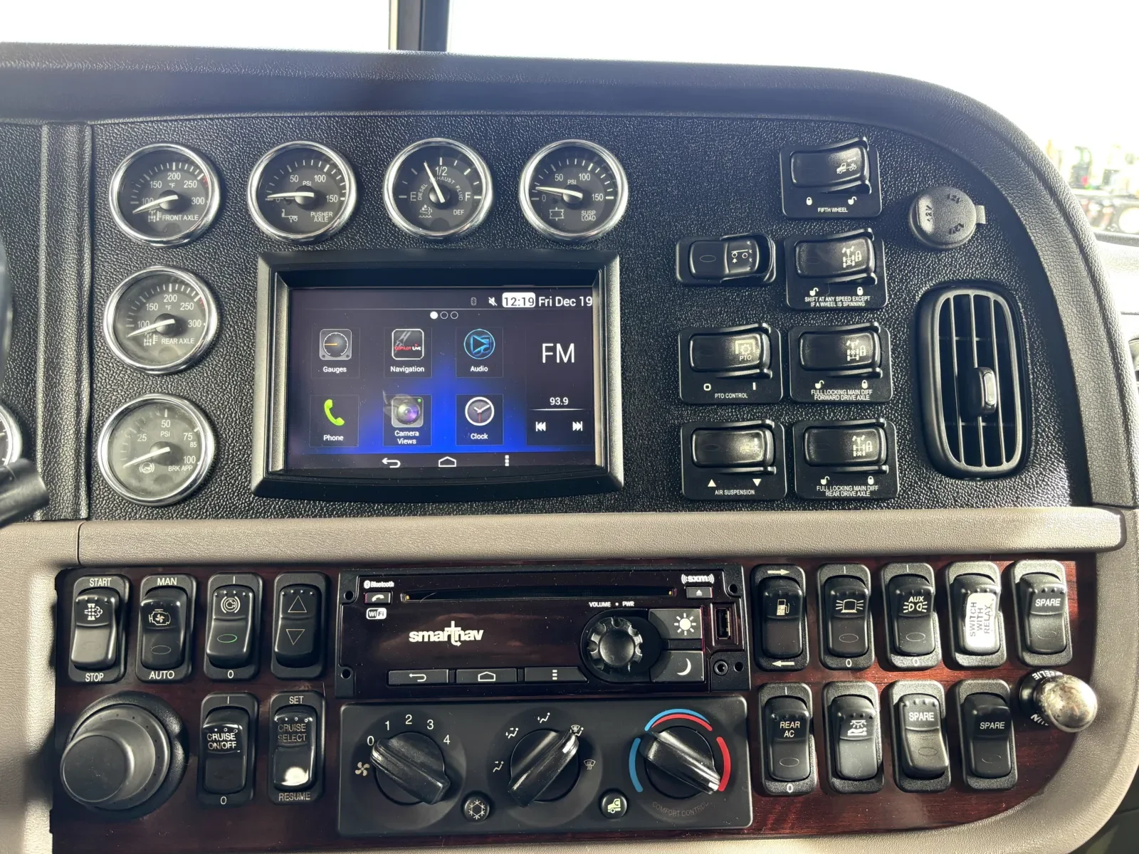 2017 Peterbilt 389 in Hutchins, TX — photo 18