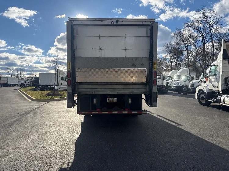 2017 Freightliner M2 106 - image 7