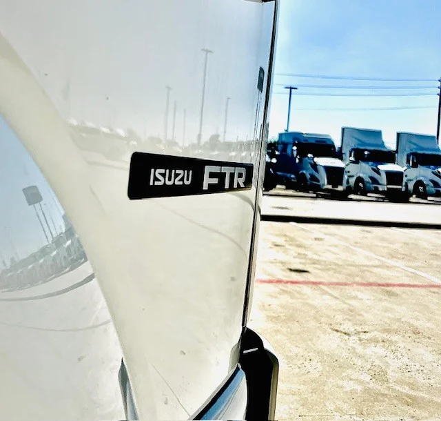 2025 Isuzu FTR in Houston, TX — photo 2