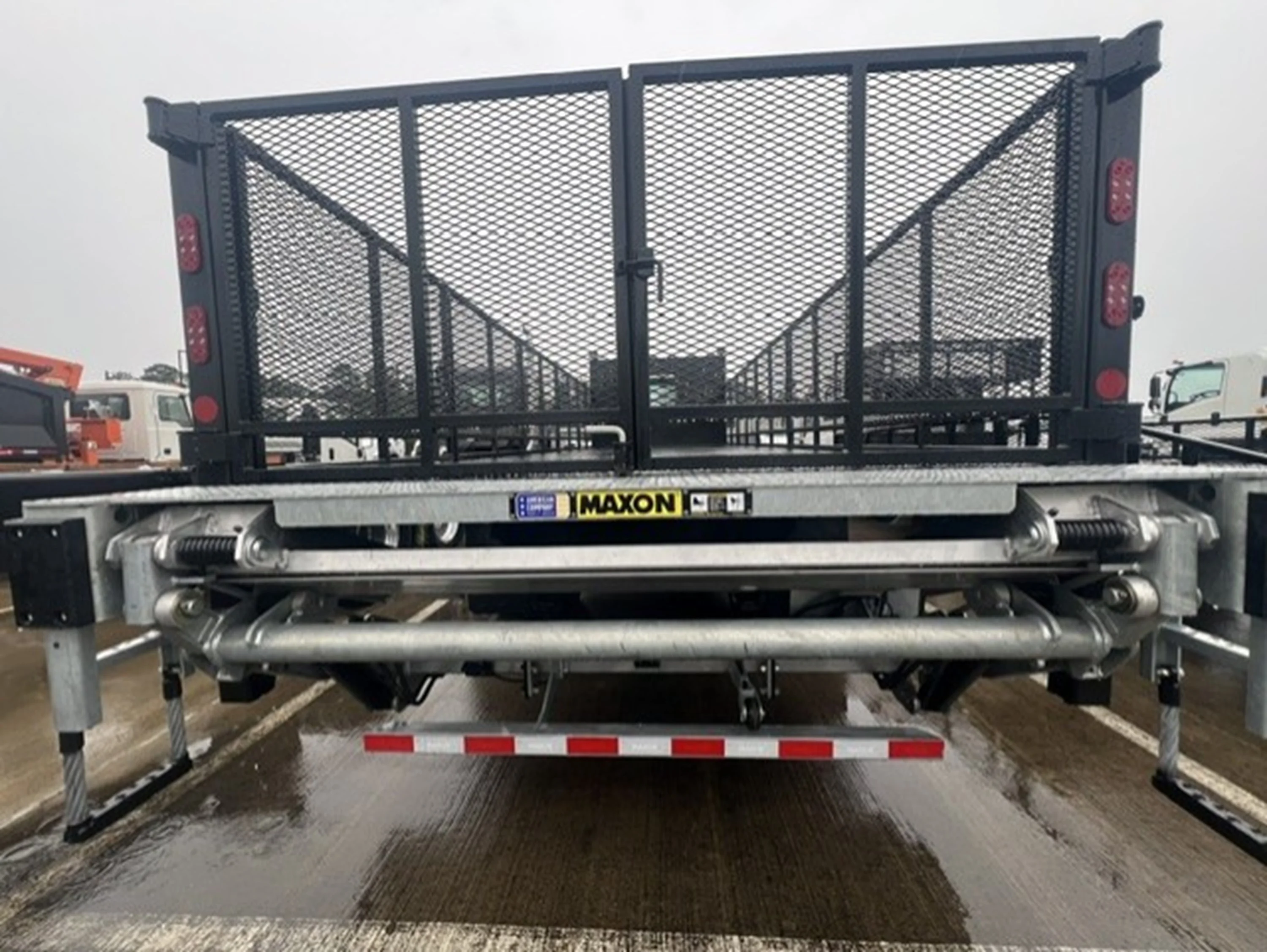 2025 Isuzu FTR in Houston, TX — photo 5