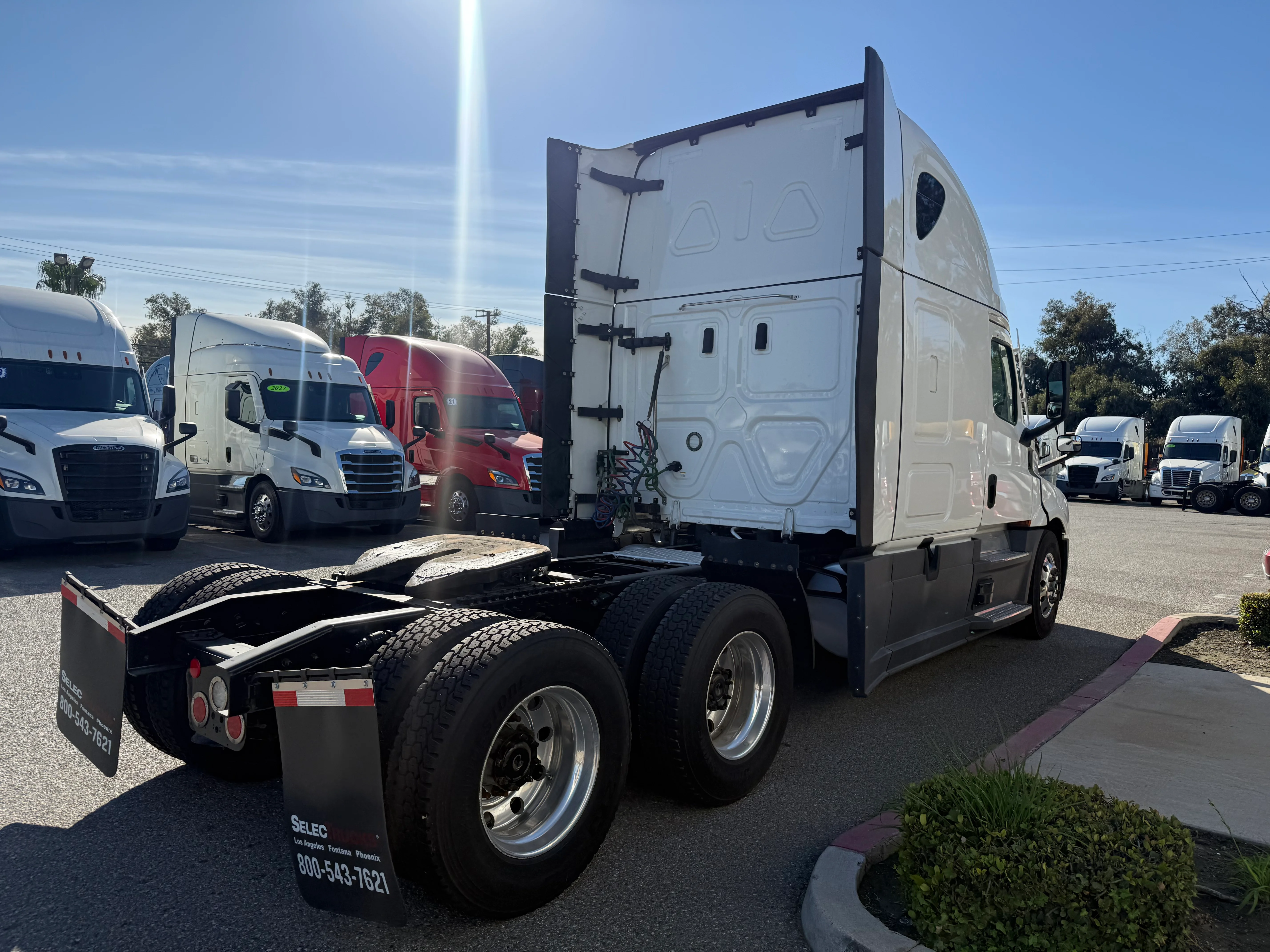 2023 Freightliner Cascadia in Selectrucks Fontana, CA — photo 6