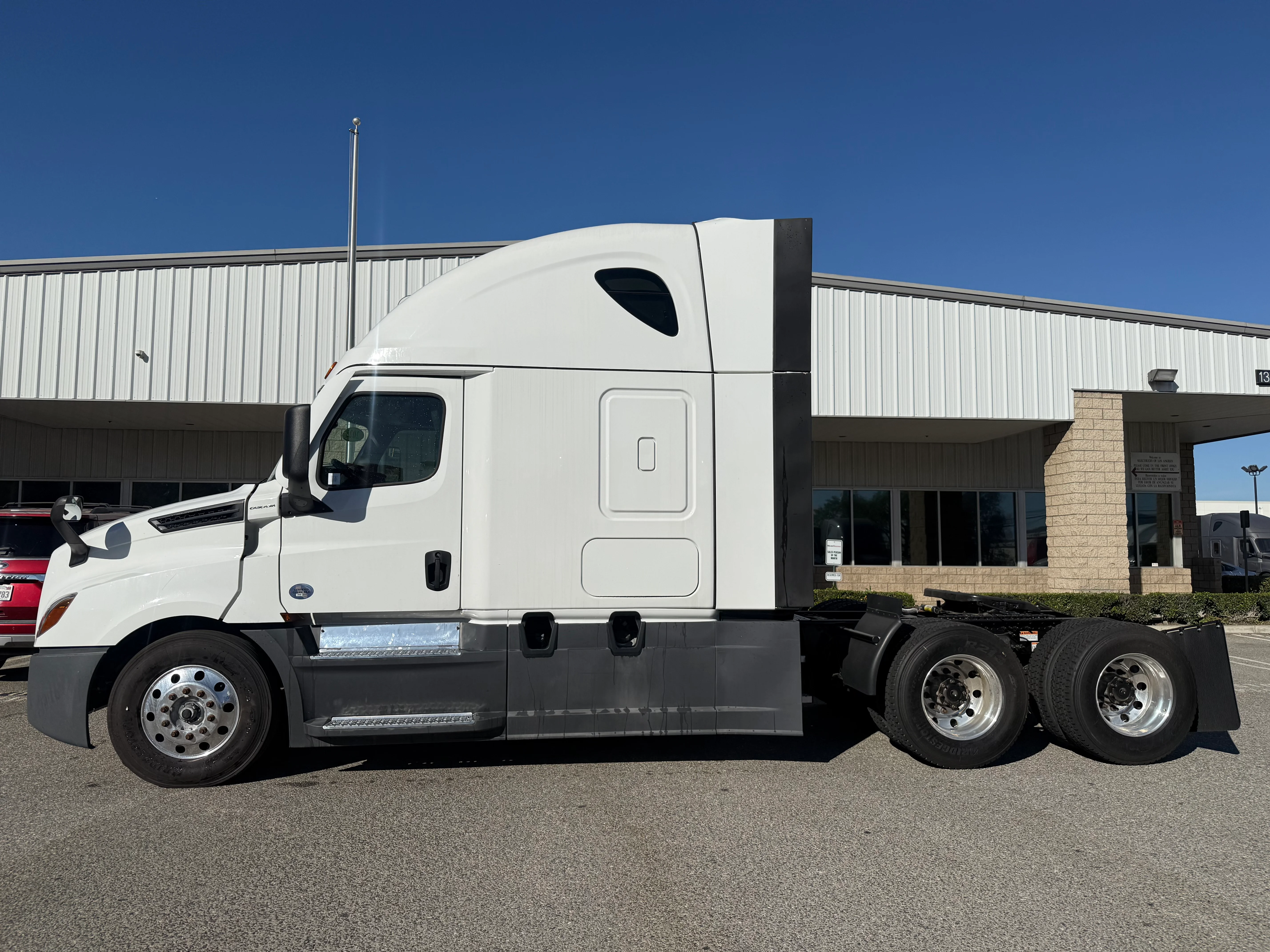 2023 Freightliner Cascadia in Selectrucks Fontana, CA — photo 3