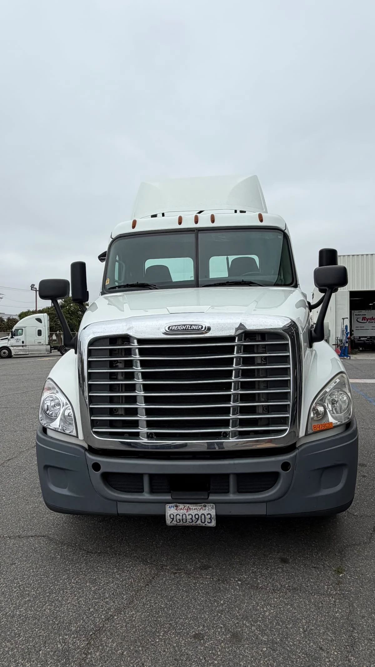 2020 Freightliner Cascadia in Pomona, CA — photo 2
