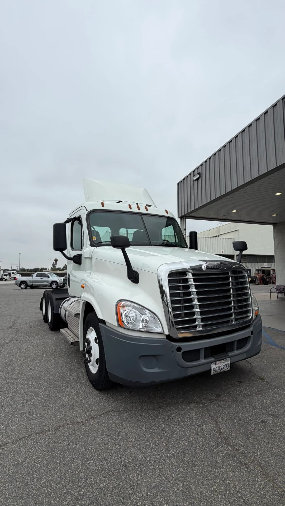2020 Freightliner Cascadia in Pomona, CA — photo 3