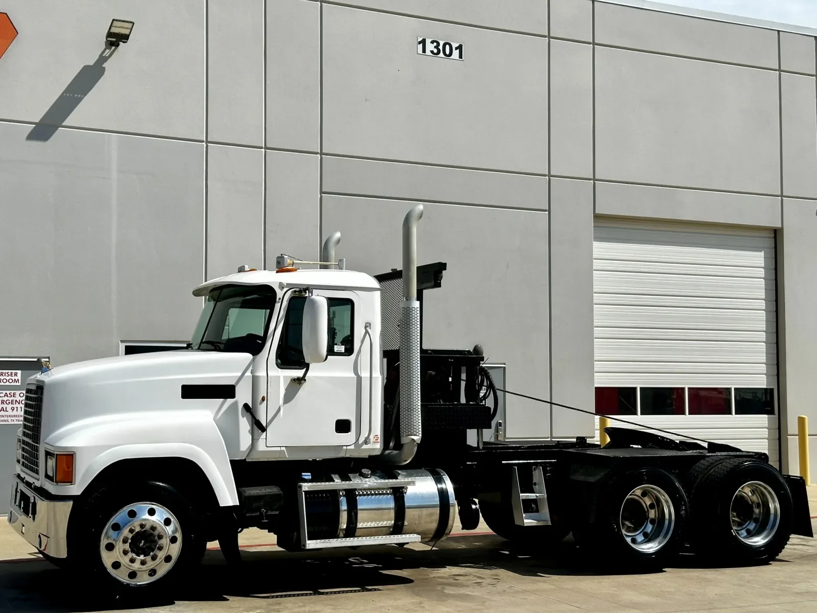 2012 Mack Pinnacle in Hutchins, TX — photo 2
