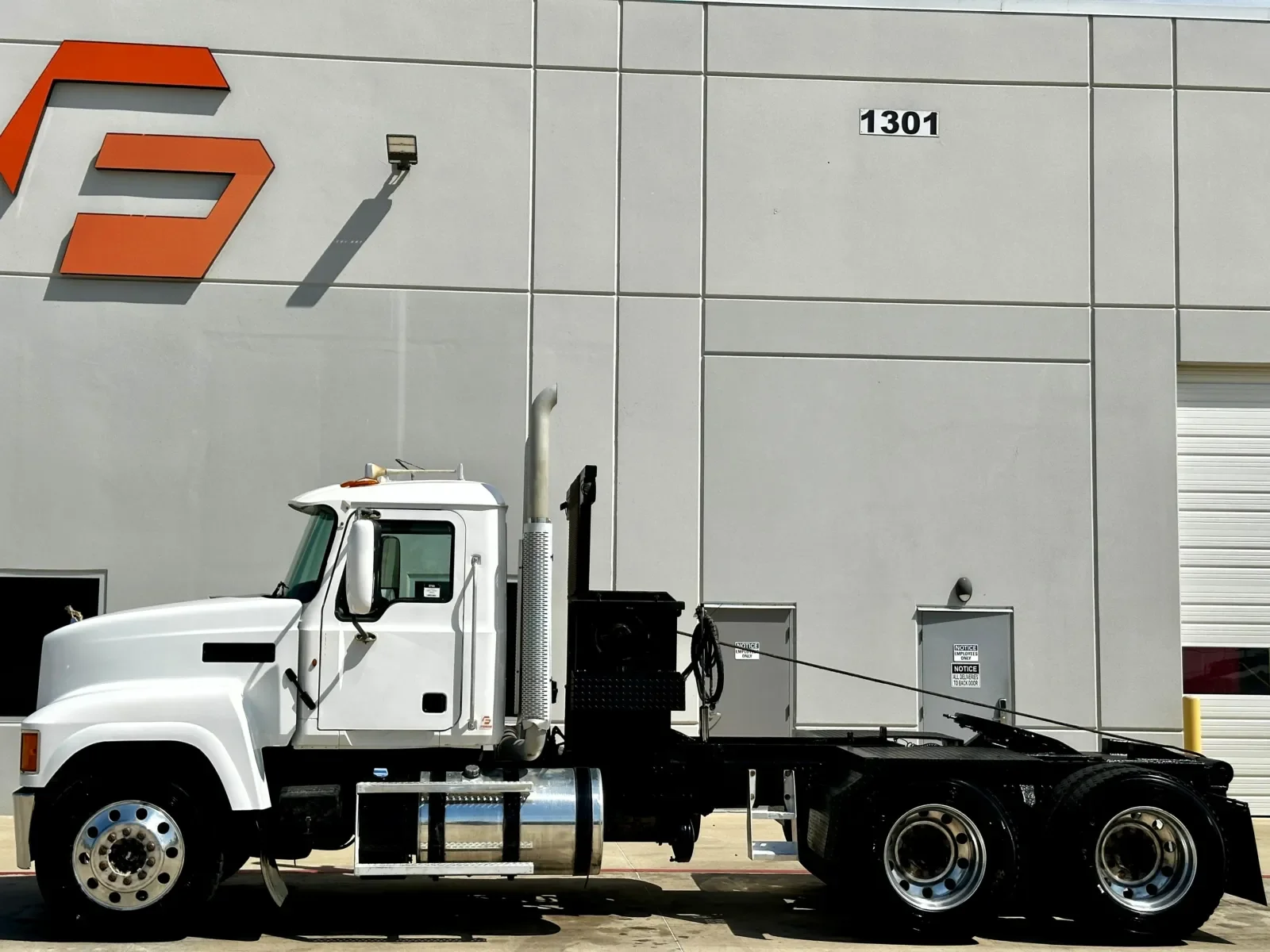 2012 Mack Pinnacle in Hutchins, TX — photo 4
