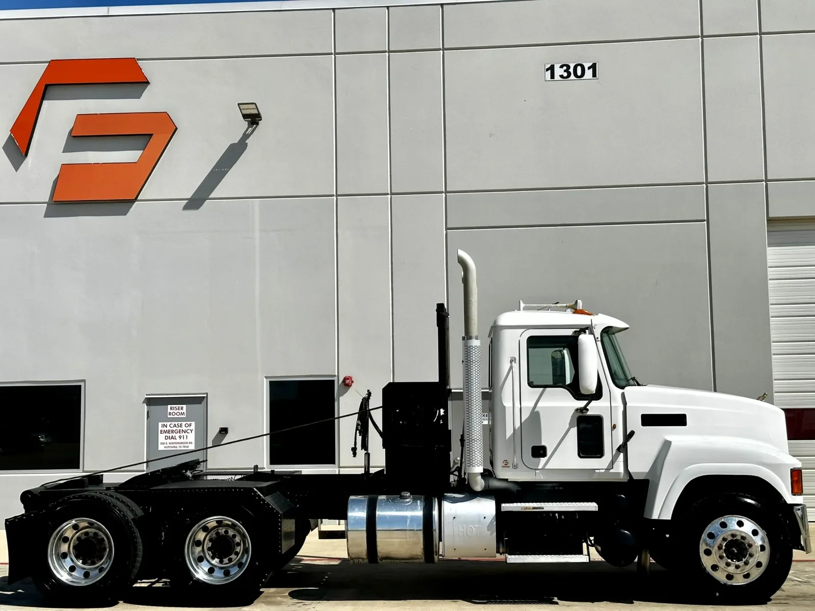 2012 Mack Pinnacle in Hutchins, TX — photo 3