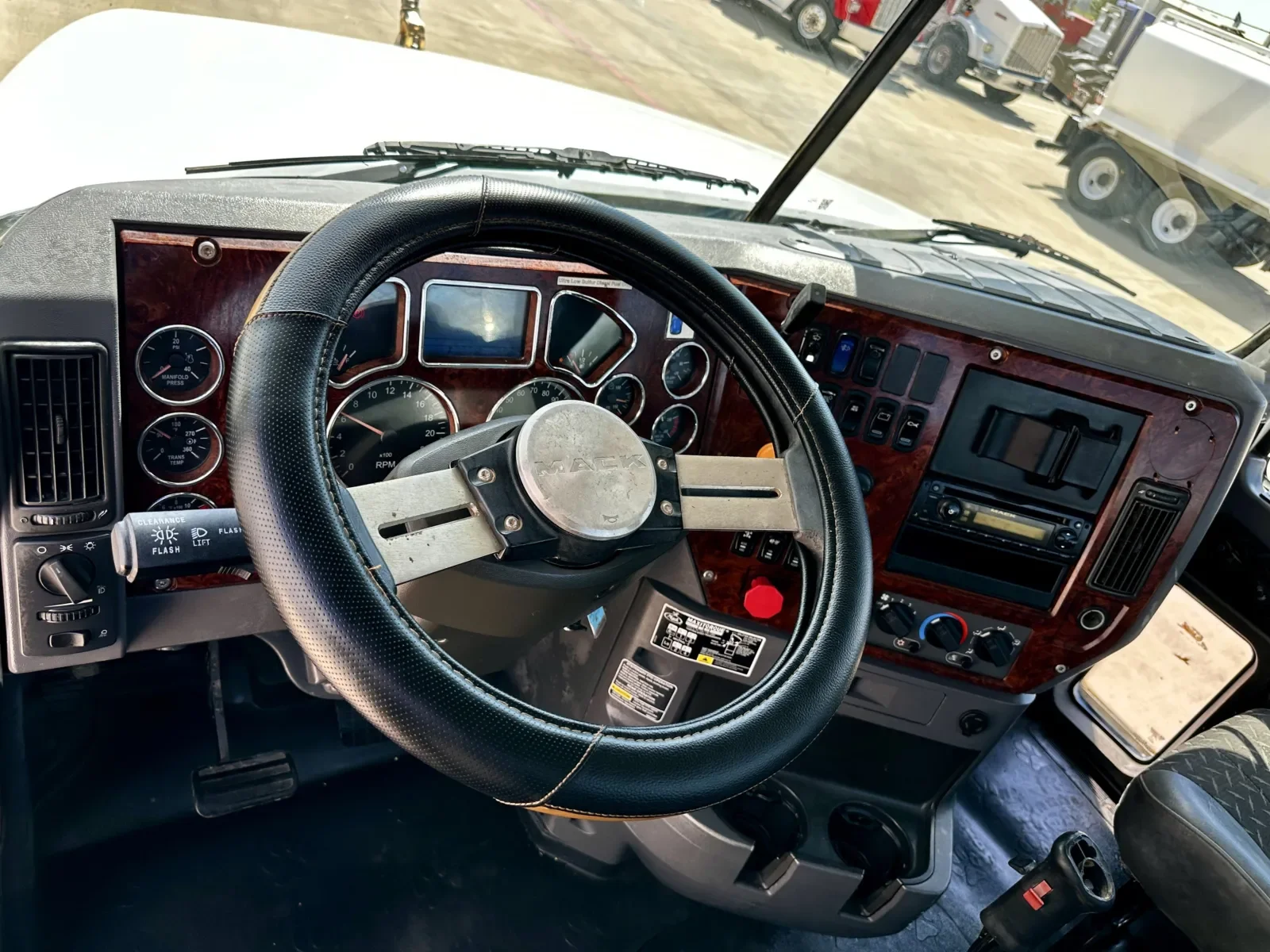 2012 Mack Pinnacle in Hutchins, TX — photo 15