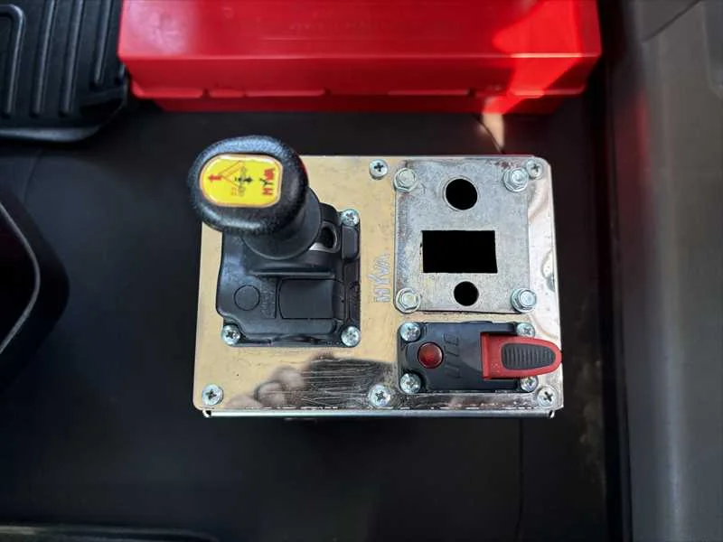 2025 Mack Anthem - image 15