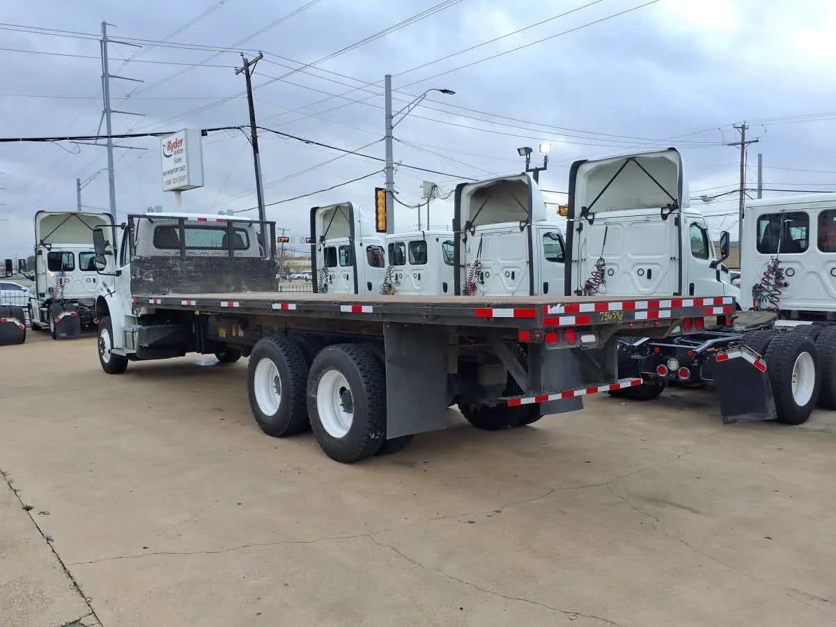 2018 Freightliner M2 106 in Houston, TX — photo 6