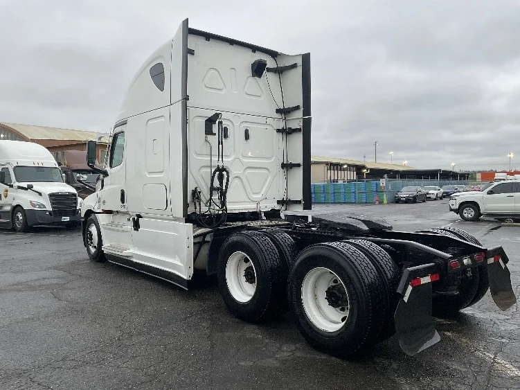 2022 Freightliner Cascadia in Tacoma, WA — photo 5