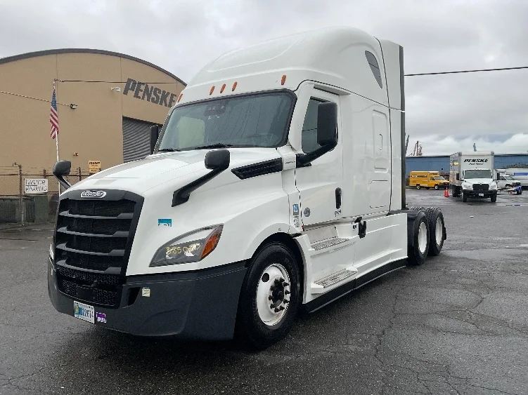 2022 Freightliner Cascadia in Tacoma, WA — photo 3