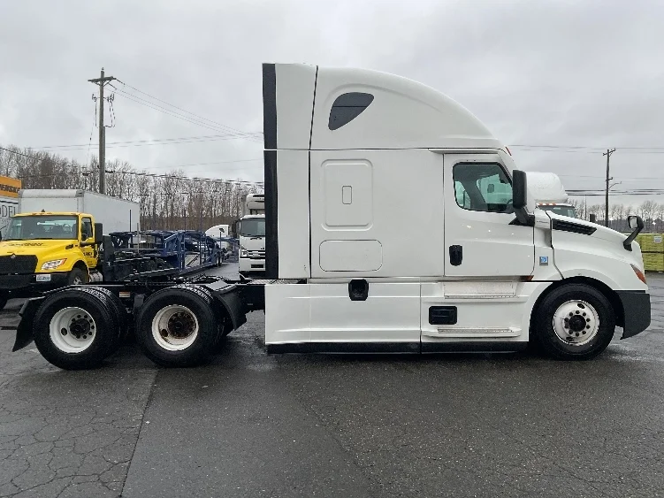 2022 Freightliner Cascadia in Tacoma, WA — photo 8