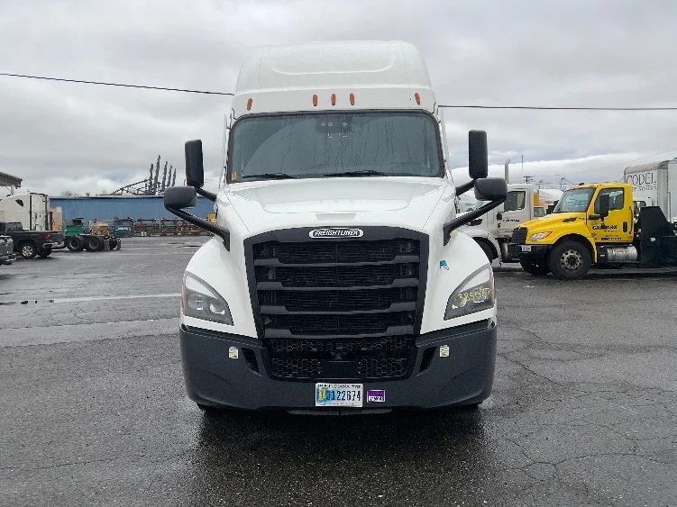 2022 Freightliner Cascadia in Tacoma, WA — photo 2
