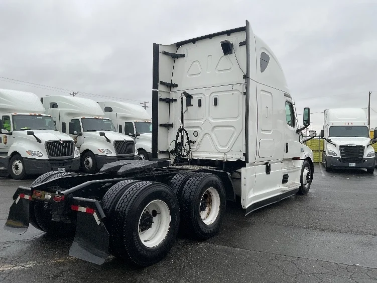 2022 Freightliner Cascadia in Tacoma, WA — photo 7