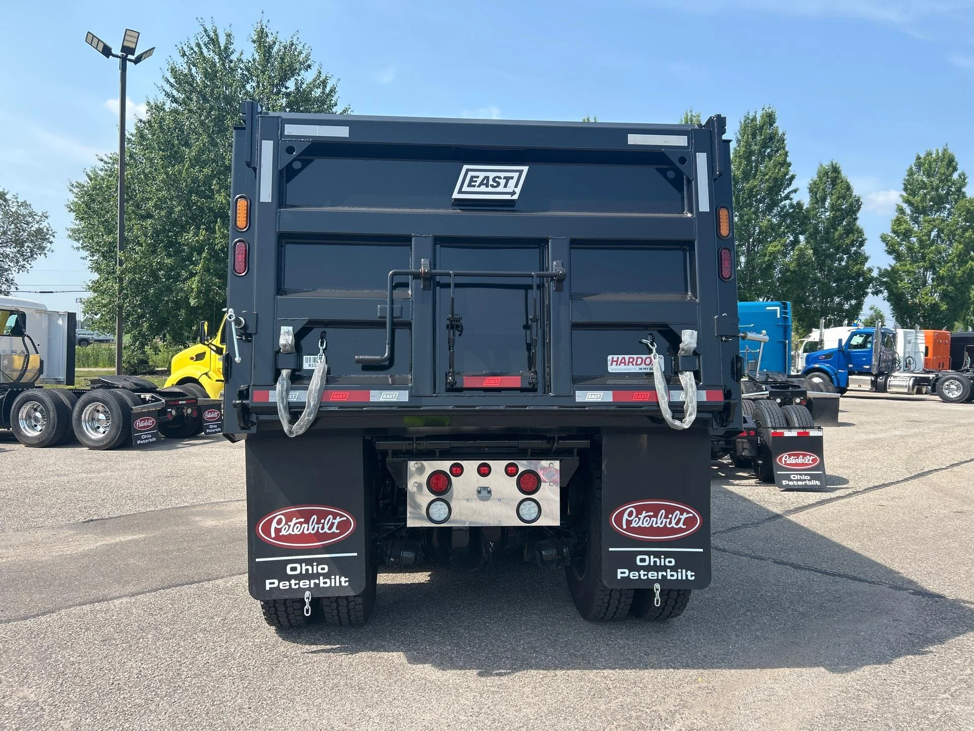 2027 Peterbilt 567 in Zanesville, OH — photo 3