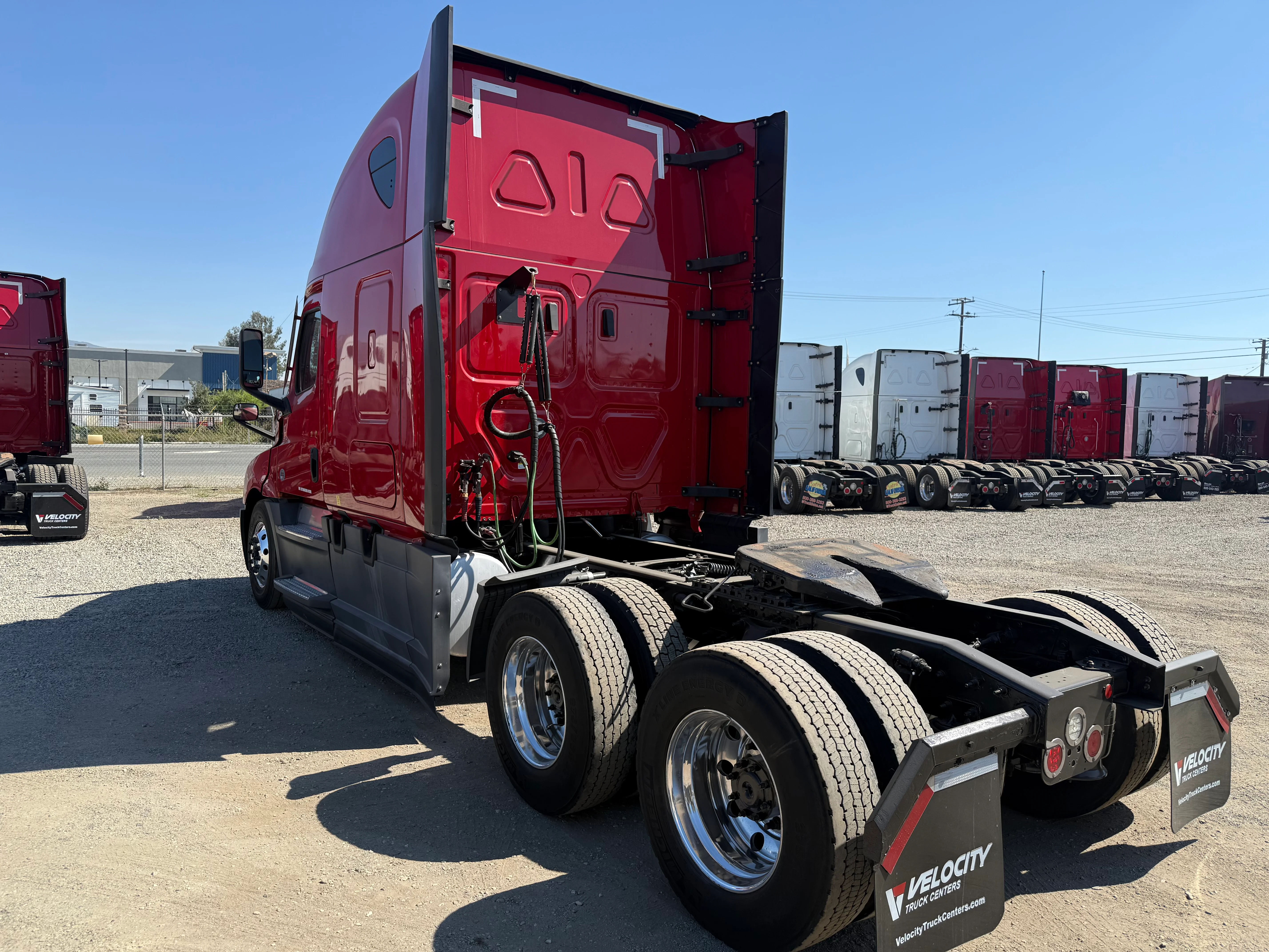 2020 Freightliner Cascadia in Selectrucks Fontana, CA — photo 4