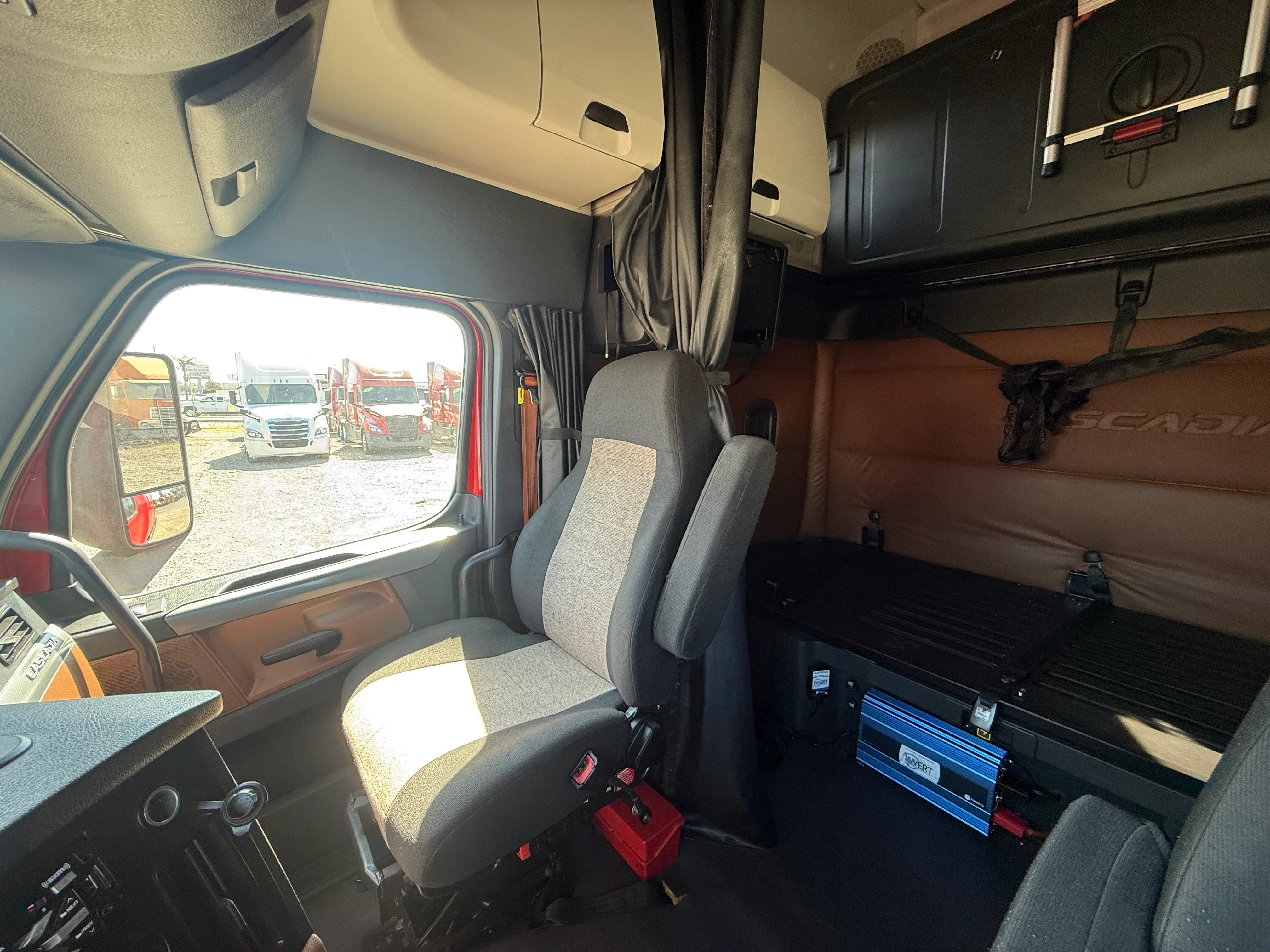 2020 Freightliner Cascadia in Selectrucks Fontana, CA — photo 14