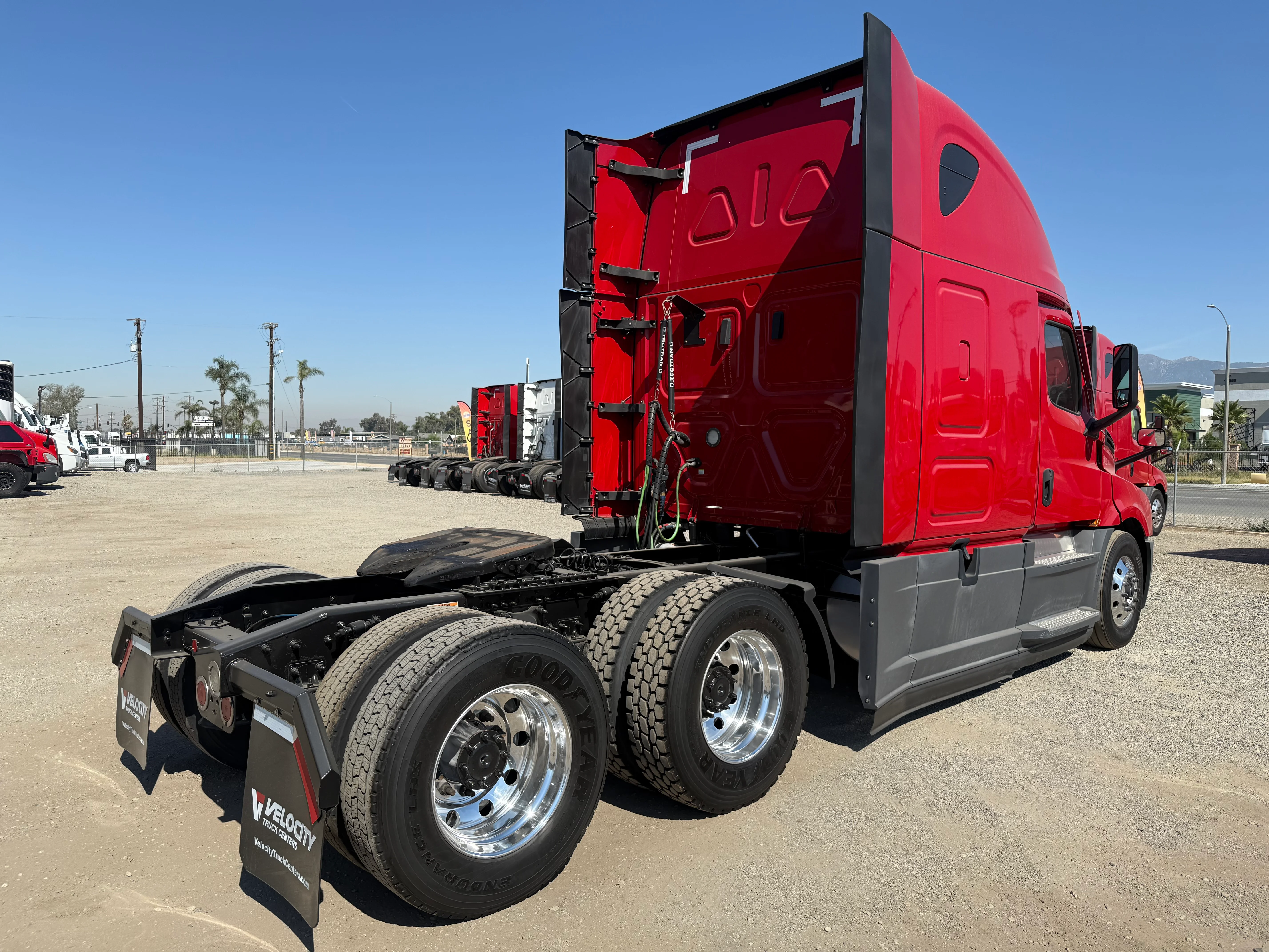 2020 Freightliner Cascadia in Selectrucks Fontana, CA — photo 7