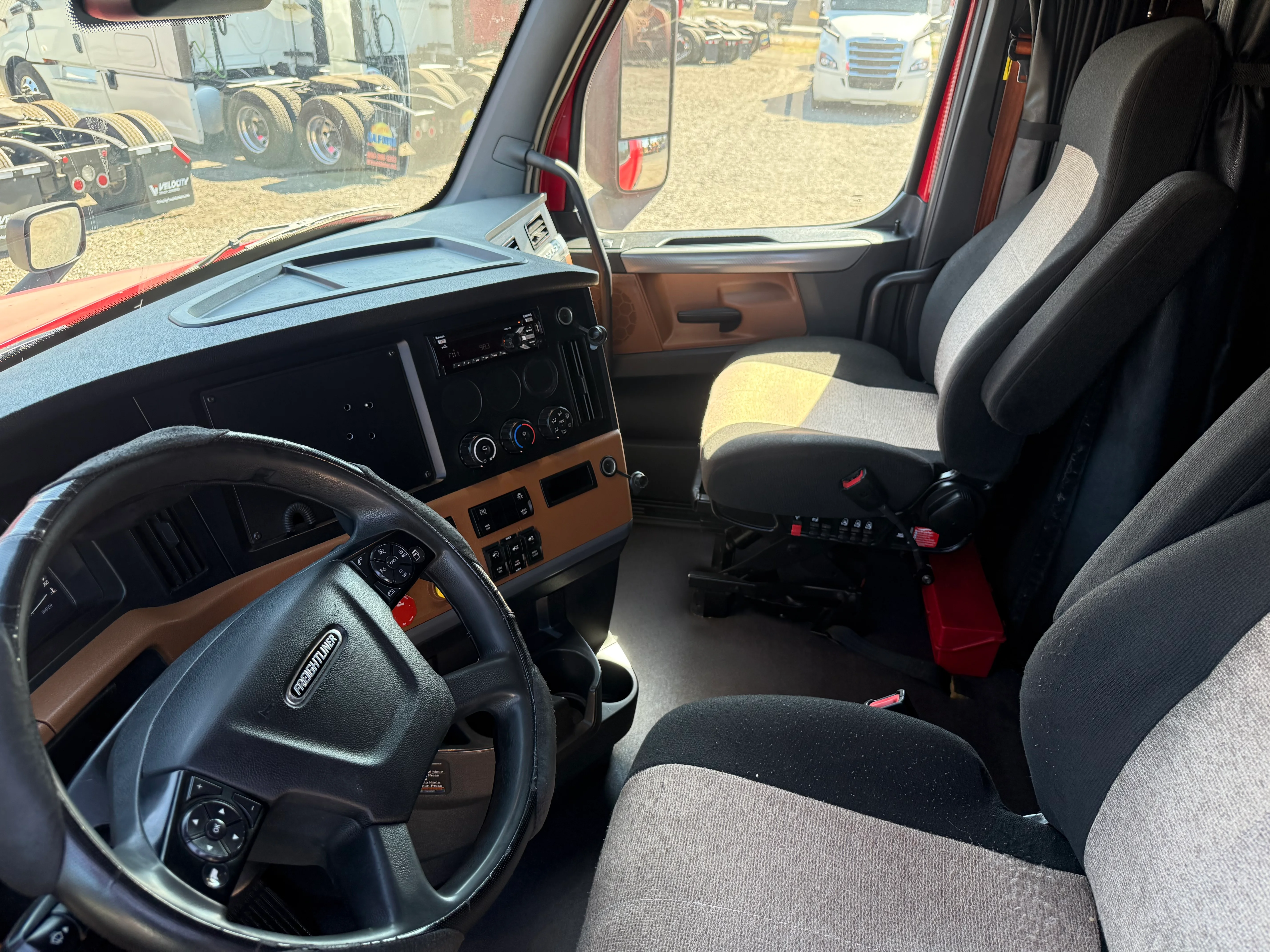 2020 Freightliner Cascadia in Selectrucks Fontana, CA — photo 13