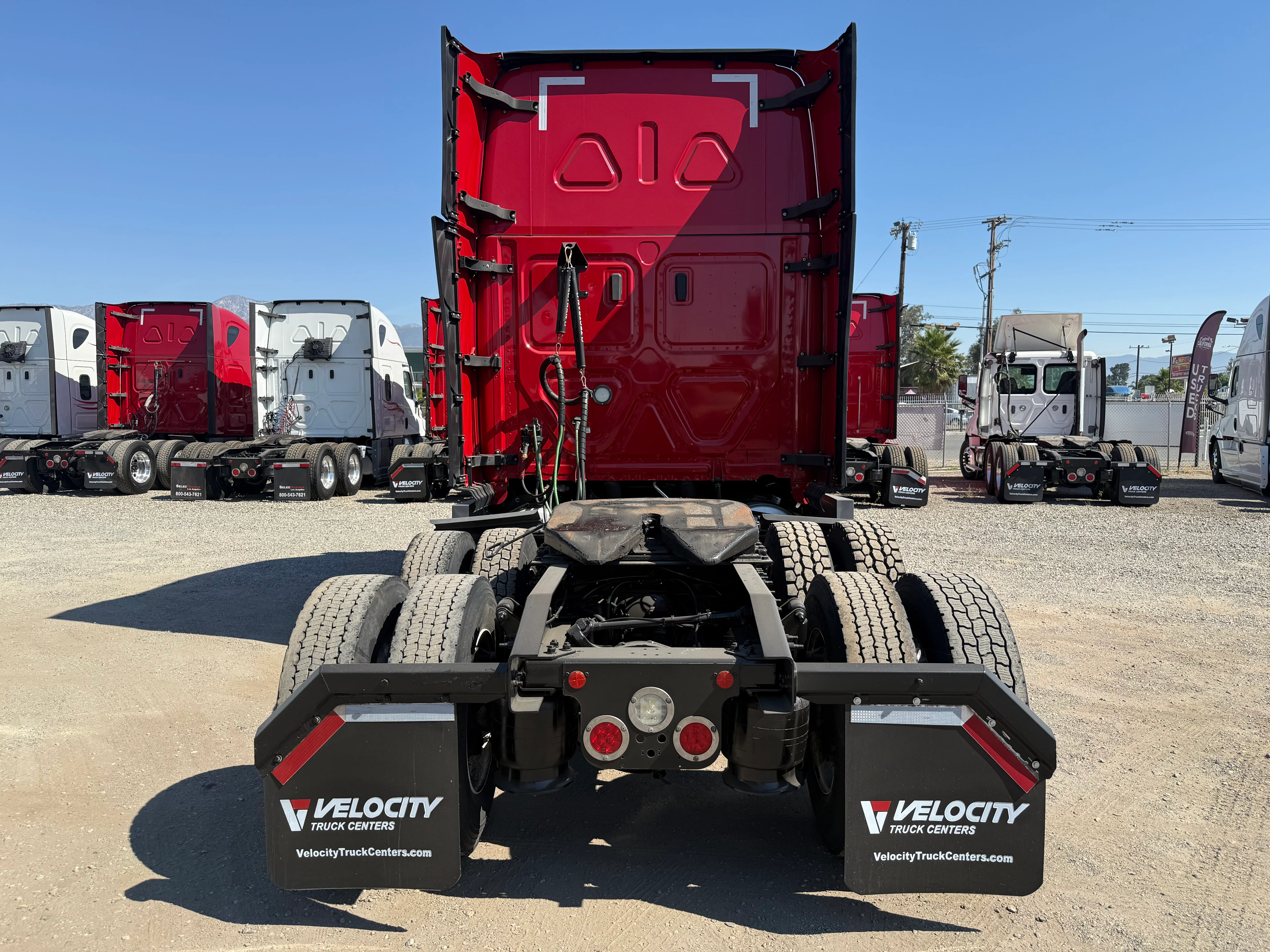 2020 Freightliner Cascadia in Selectrucks Fontana, CA — photo 5