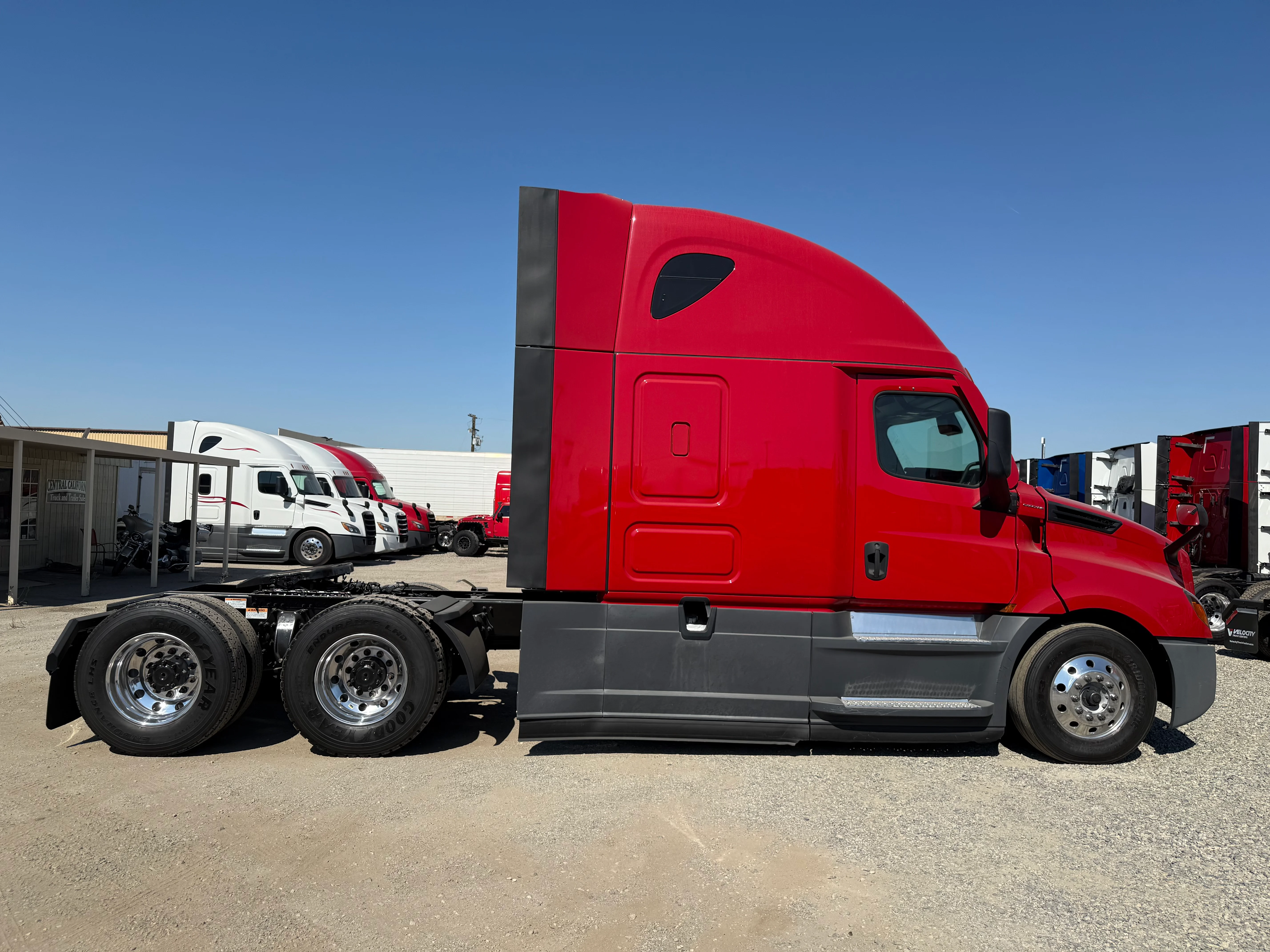 2020 Freightliner Cascadia in Selectrucks Fontana, CA — photo 8