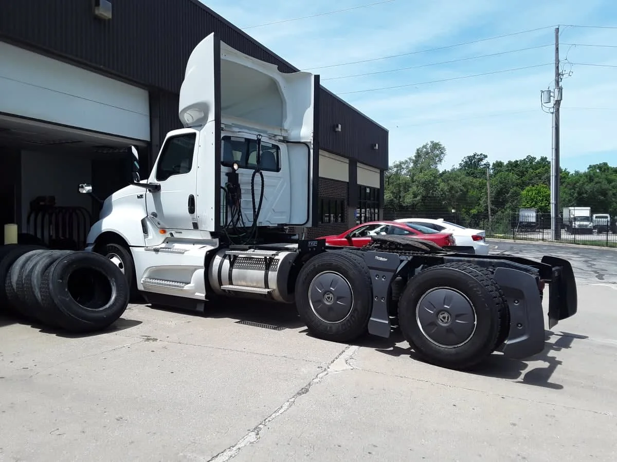 2022 International LT in Kansas City, MO — photo 11