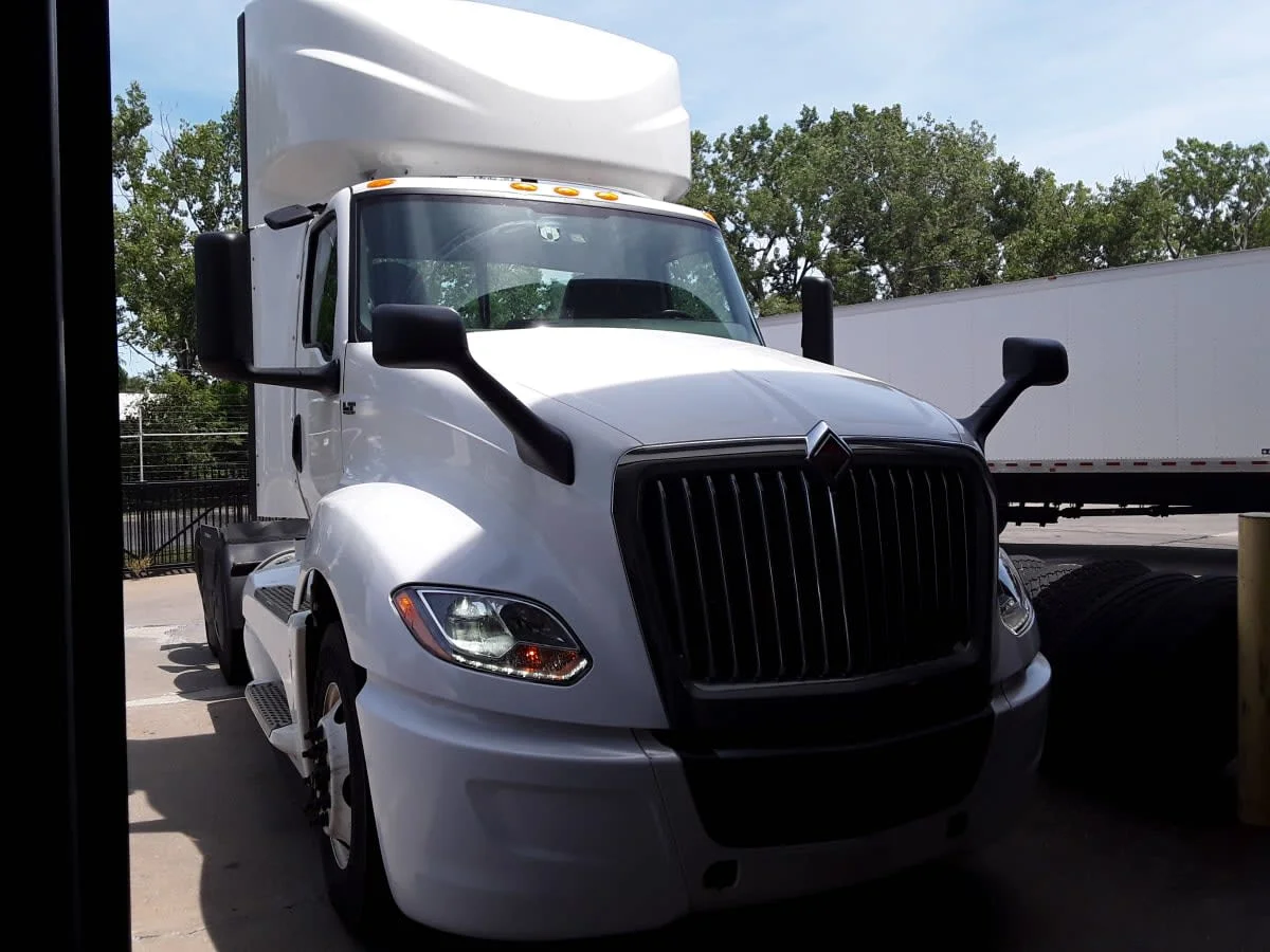 2022 International LT in Kansas City, MO — photo 3