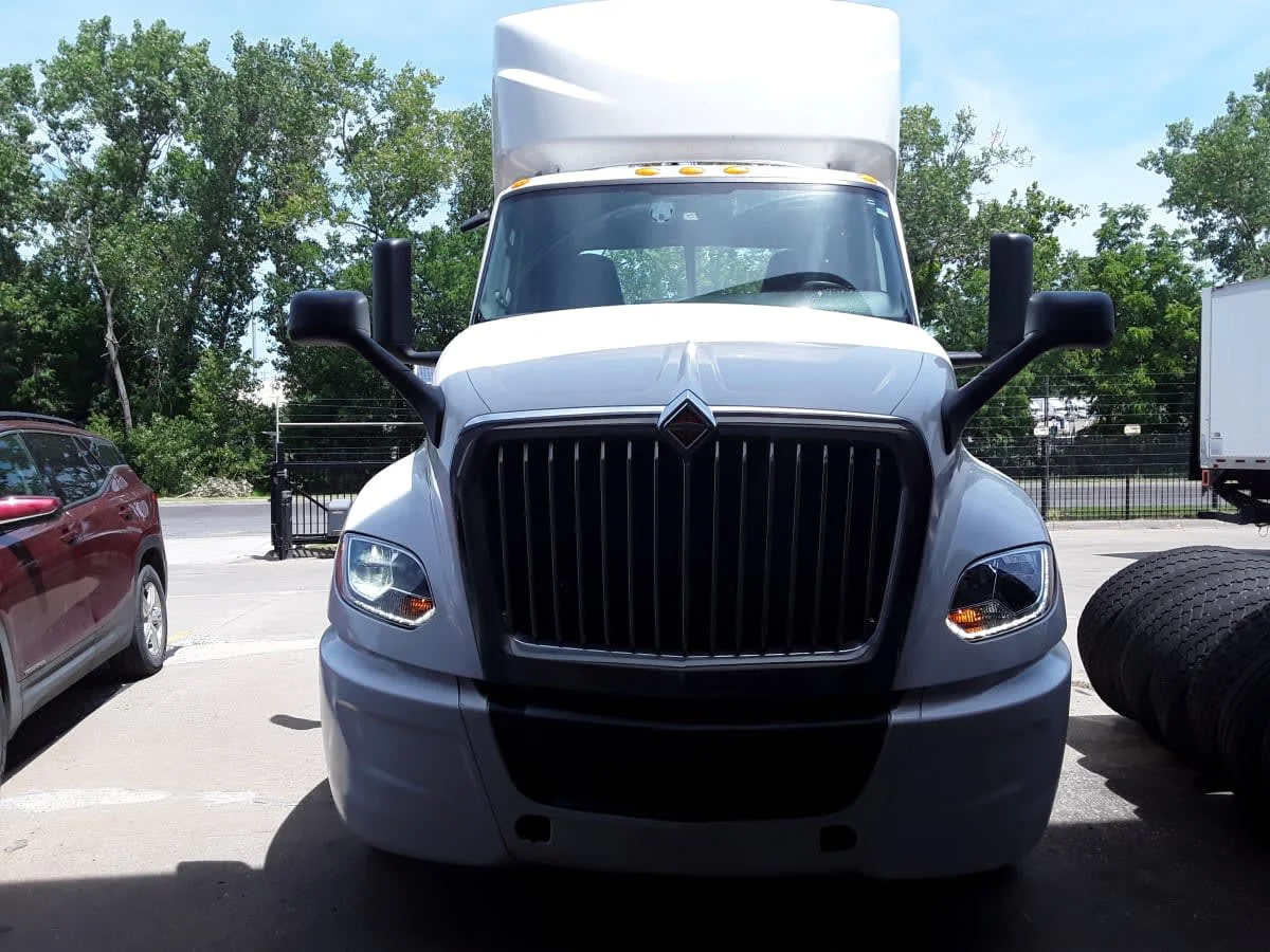 2022 International LT in Kansas City, MO — photo 2