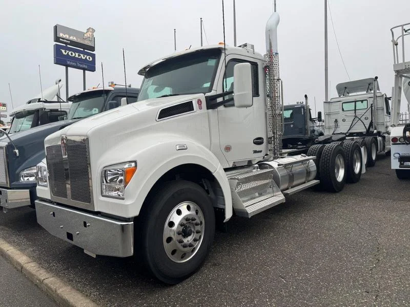 2025 Kenworth T880 in Medford, NY