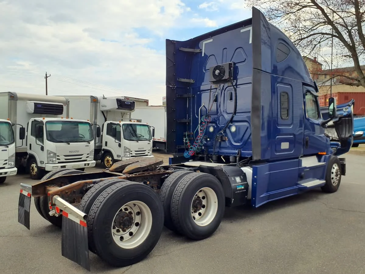 2020 Freightliner Cascadia in Springfield, MA — photo 4