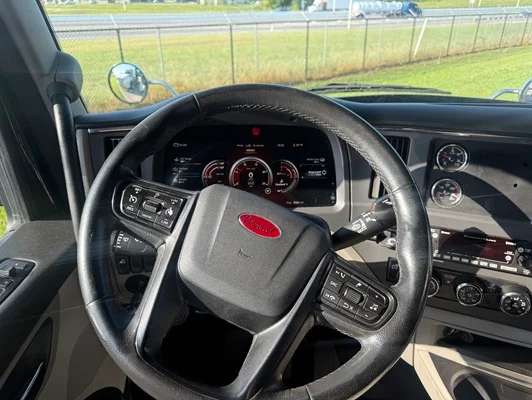 2022 Peterbilt 579 in Jackson, TN — photo 13