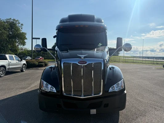 2022 Peterbilt 579 in Jackson, TN — photo 2