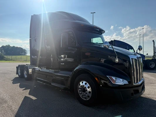 2022 Peterbilt 579 in Jackson, TN — photo 4