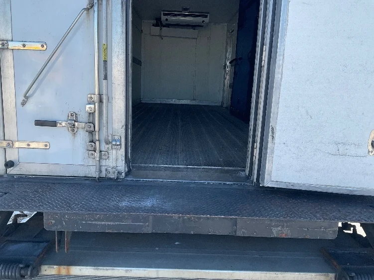 2016 Freightliner M2 106 - image 10