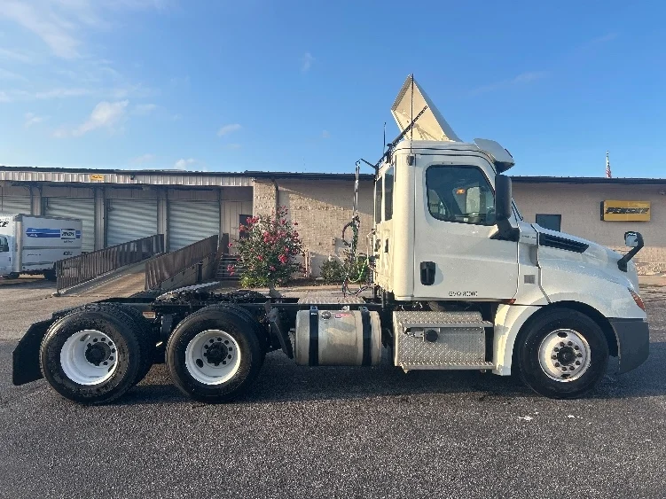 2019 Freightliner Cascadia in Nashville (Mount Juliet), TN — photo 8