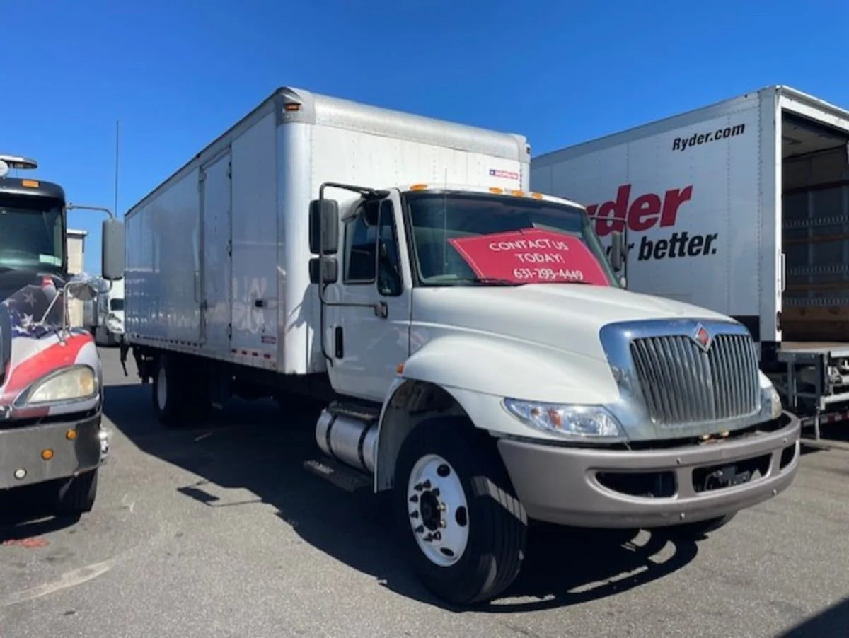 2018 International 4300 - image 3