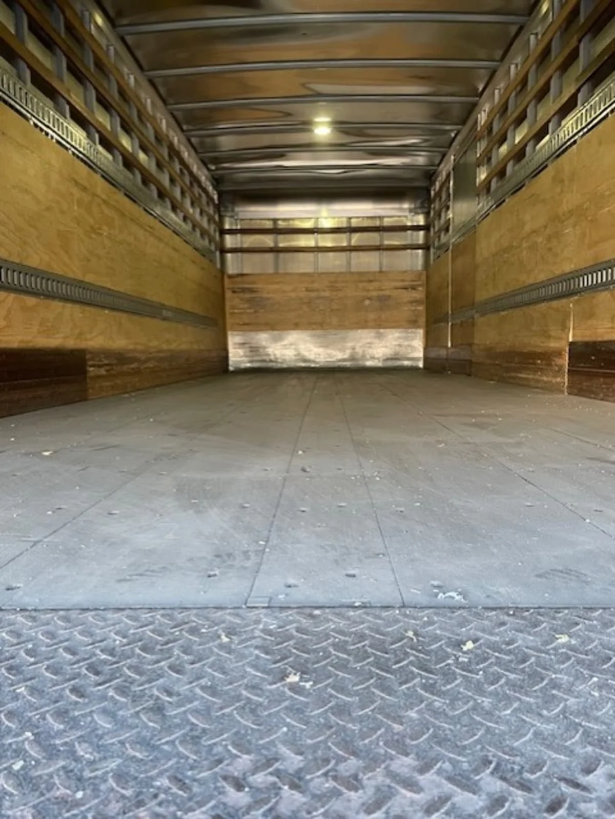 2018 International 4300 - image 8