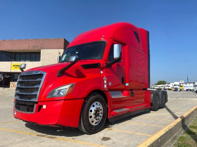 2022 Freightliner Cascadia in Richland, MS — photo 3