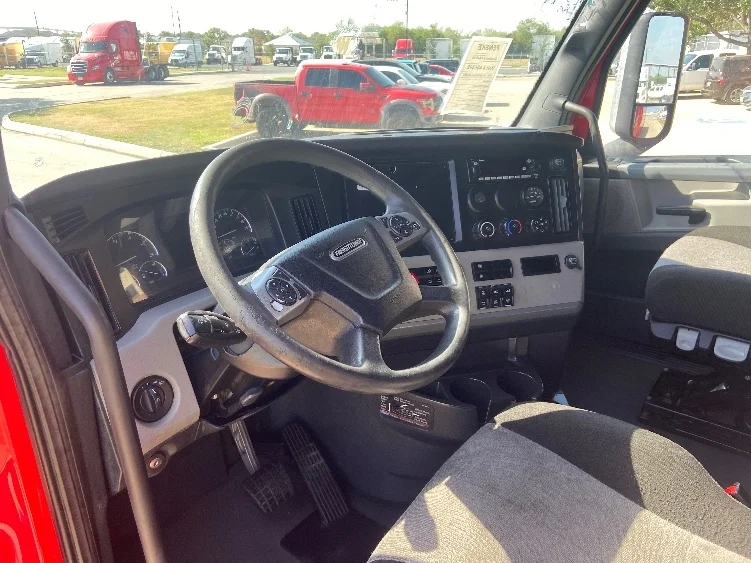 2022 Freightliner Cascadia in Richland, MS — photo 10