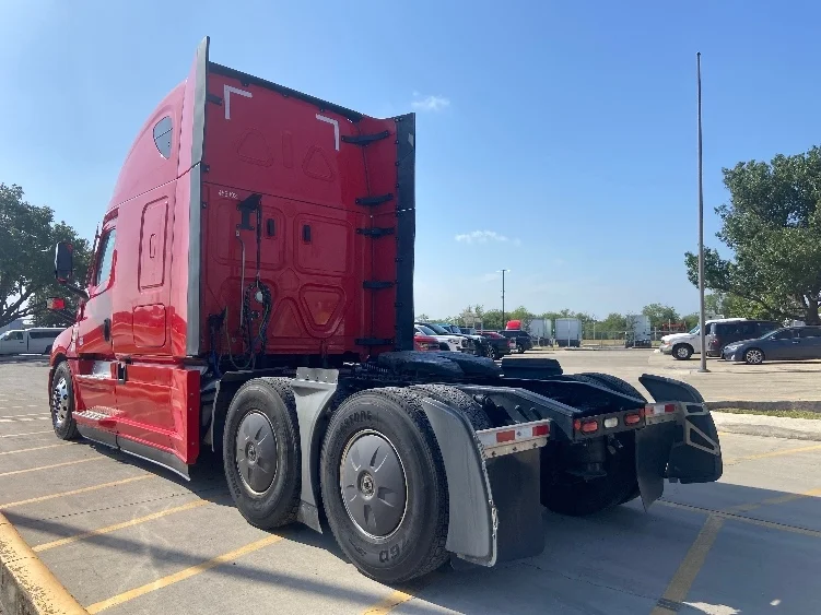 2022 Freightliner Cascadia in Richland, MS — photo 5