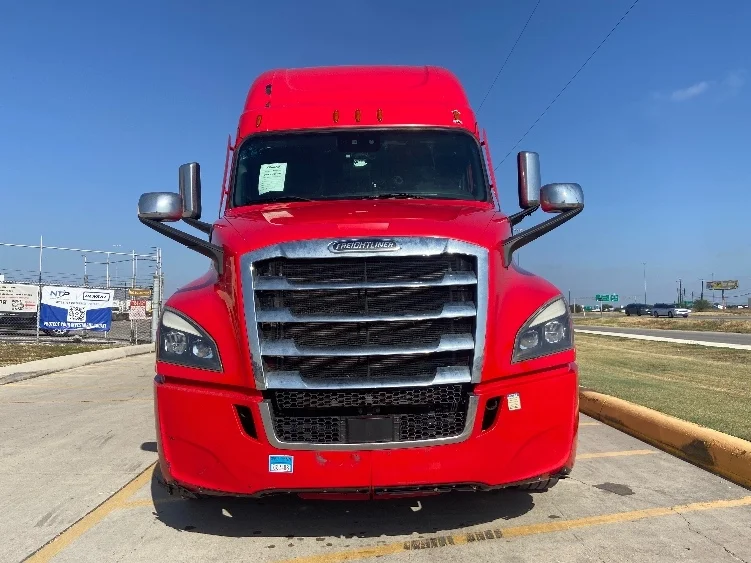 2022 Freightliner Cascadia in Richland, MS — photo 2