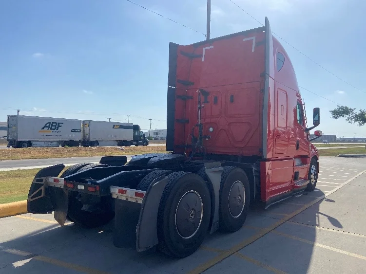 2022 Freightliner Cascadia in Richland, MS — photo 7