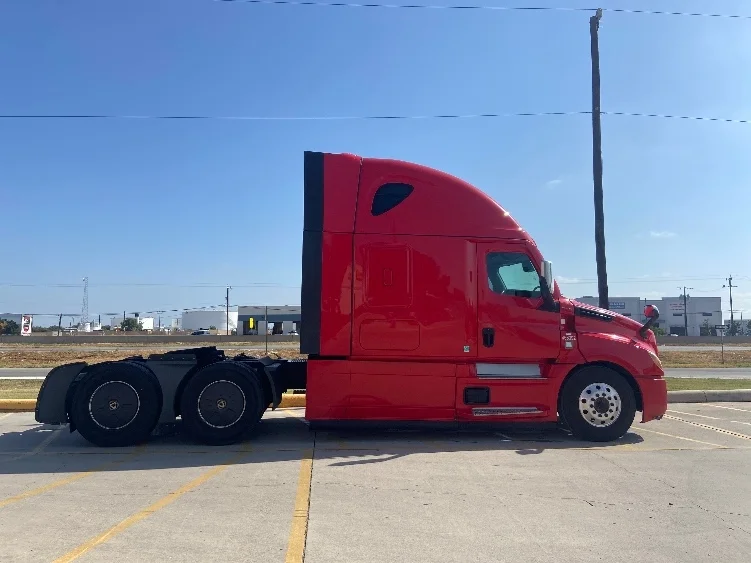 2022 Freightliner Cascadia in Richland, MS — photo 8