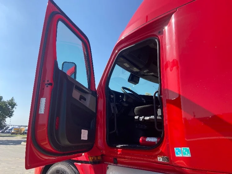 2022 Freightliner Cascadia in Richland, MS — photo 9
