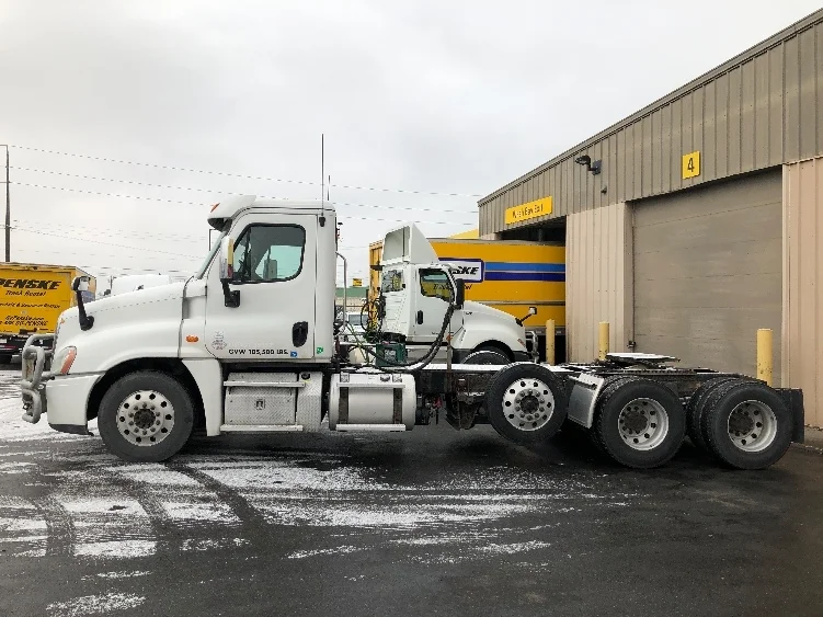 2017 Freightliner Cascadia - image 4