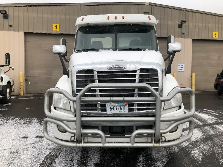 2017 Freightliner Cascadia - image 2