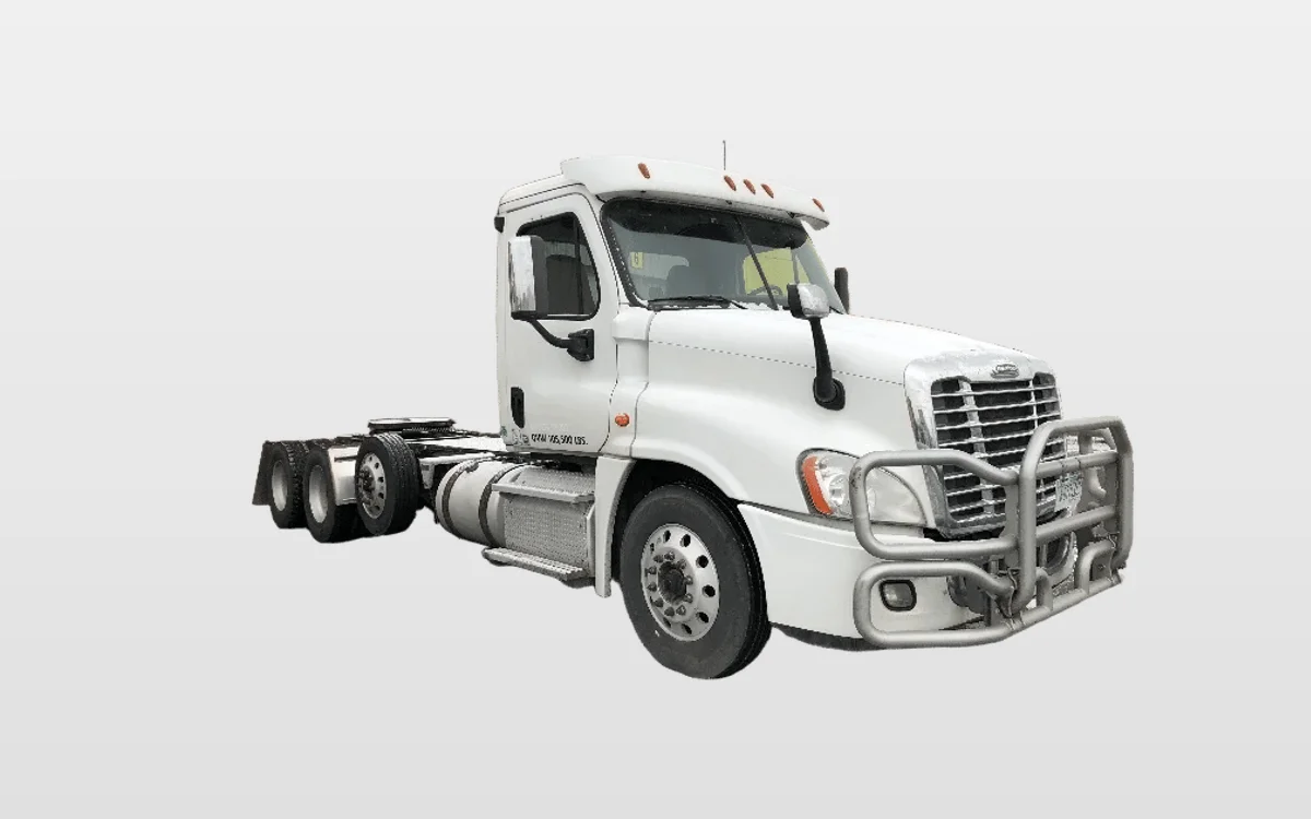 2017 Freightliner Cascadia - image 1
